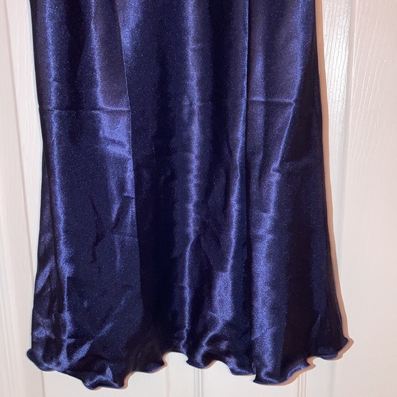 Ladies Nightgown - Picture 4 of 12